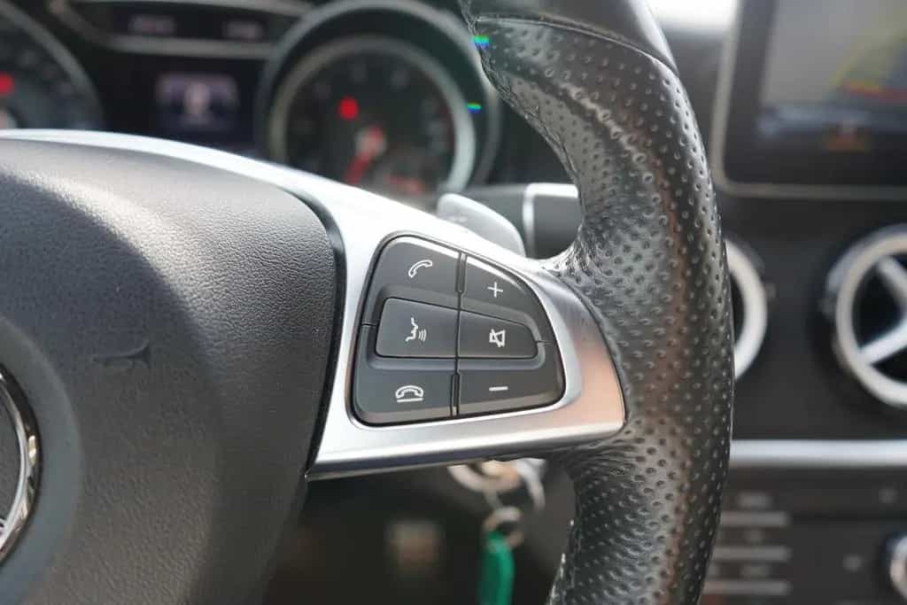Mercedes-Benz GLA 200 Peak Edition LED Alcantara AHK Navi PDC 12/2017-photo-23