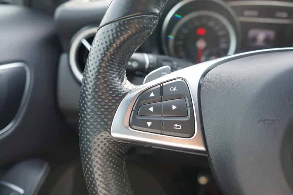 Mercedes-Benz GLA 200 Peak Edition LED Alcantara AHK Navi PDC 12/2017-photo-24
