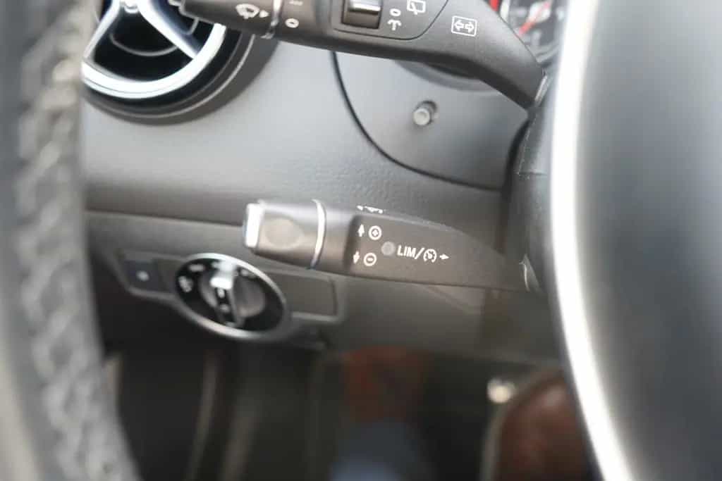 Mercedes-Benz GLA 200 Peak Edition LED Alcantara AHK Navi PDC 12/2017-photo-26