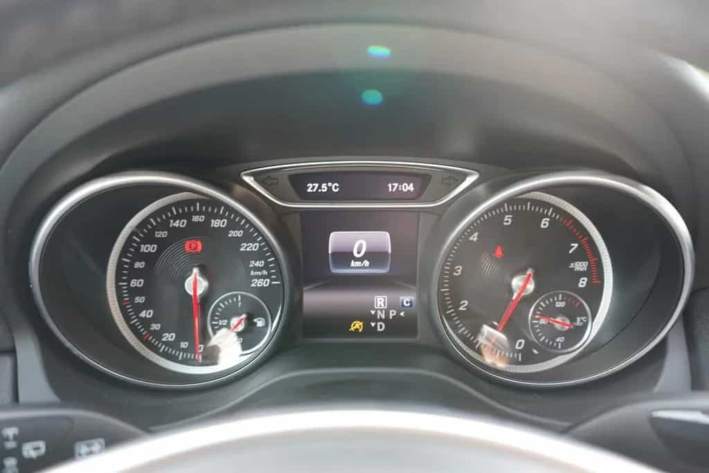 Mercedes-Benz GLA 200 Peak Edition LED Alcantara AHK Navi PDC 12/2017-photo-27