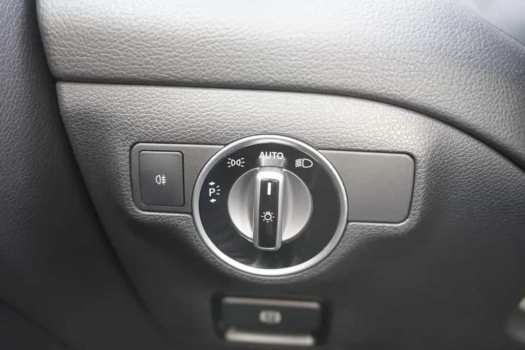 Mercedes-Benz GLA 200 Peak Edition LED Alcantara AHK Navi PDC 12/2017-photo-28