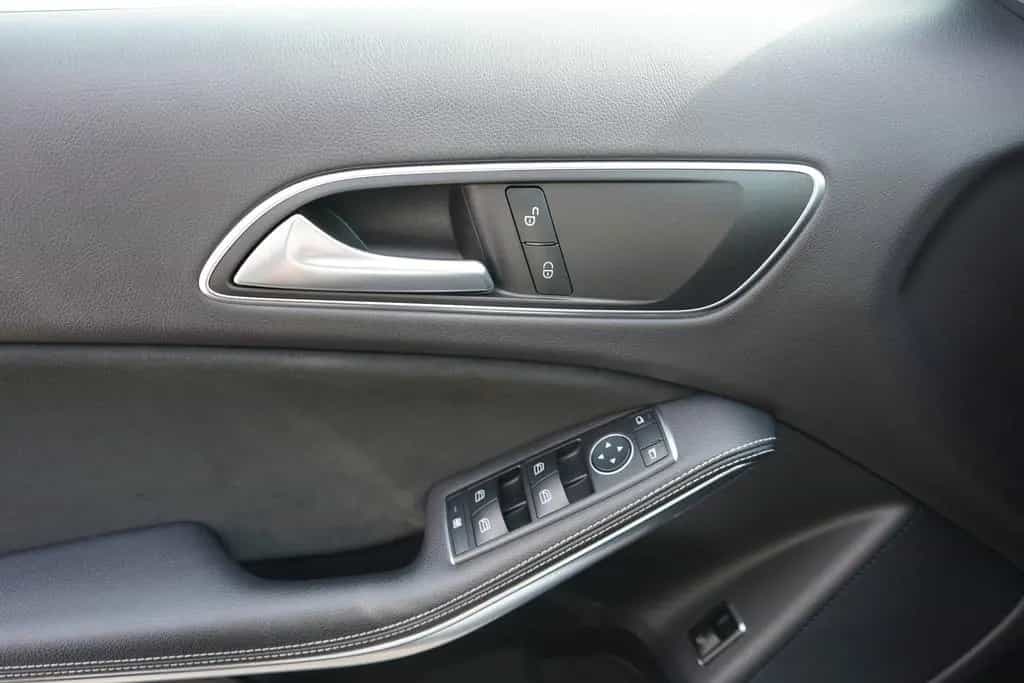 Mercedes-Benz GLA 200 Peak Edition LED Alcantara AHK Navi PDC 12/2017-photo-29