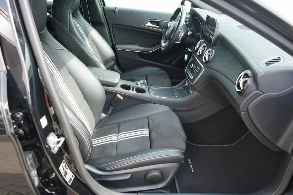 Mercedes-Benz GLA 200 Peak Edition LED Alcantara AHK Navi PDC 12/2017-photo-31