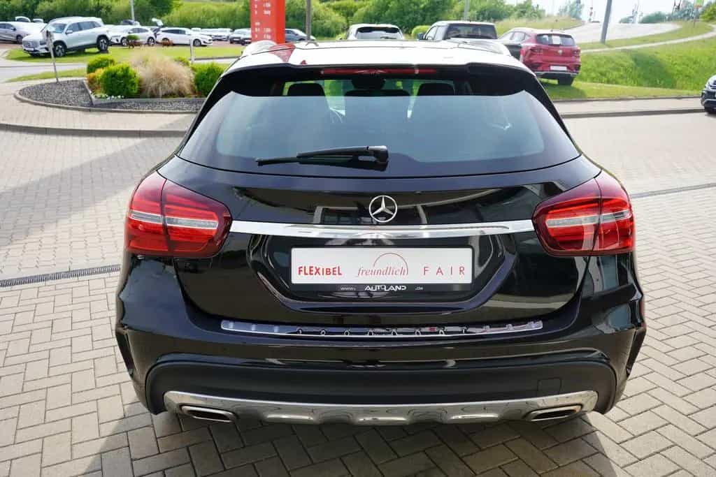 Mercedes-Benz GLA 200 Peak Edition LED Alcantara AHK Navi PDC 12/2017-photo-4
