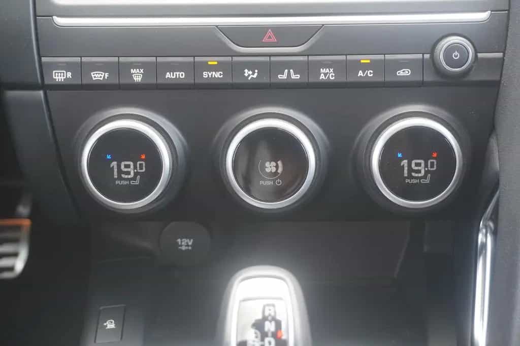 Jaguar E-Pace 2.0 R-Dynamic SE AWD LED Navi Panorama 04/2021-photo-14