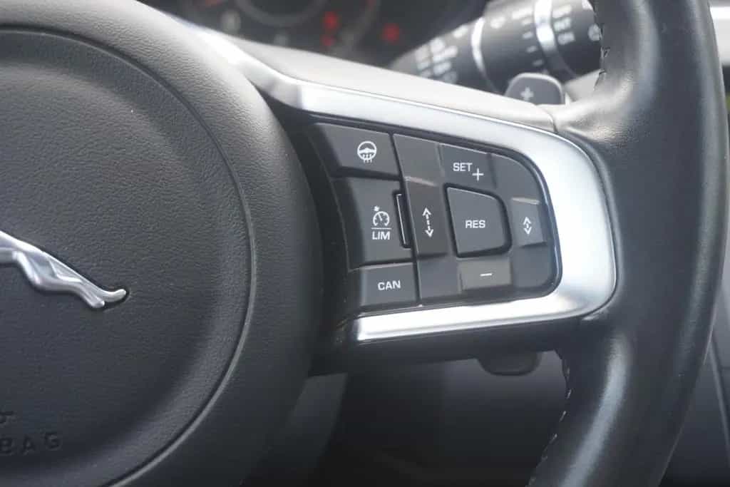 Jaguar E-Pace 2.0 R-Dynamic SE AWD LED Navi Panorama 04/2021-photo-19