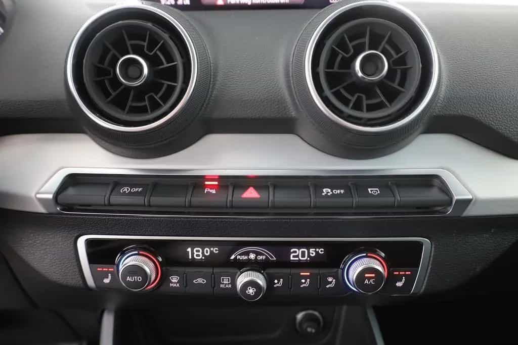 Audi Q2 35 TFSI LED AHK Navi Sitzheizung DAB PDC 05/2020-photo-11