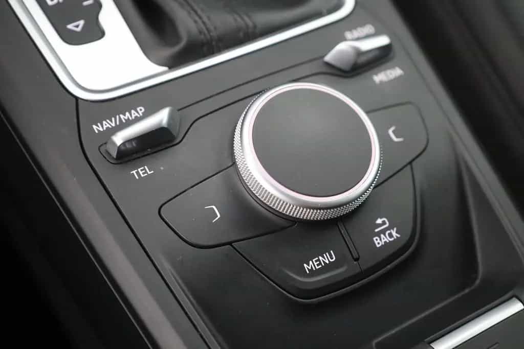 Audi Q2 35 TFSI LED AHK Navi Sitzheizung DAB PDC 05/2020-photo-14