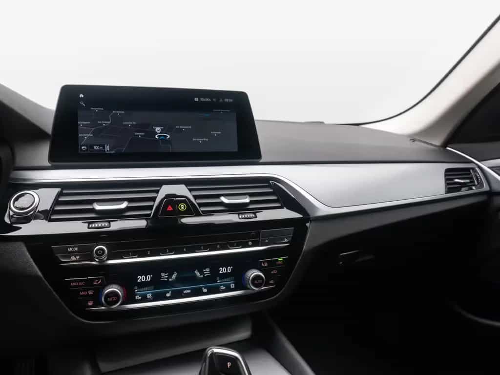 BMW 520 d Kamera DAB 4xKlima Alarm GeschwindigReg 10/2020-photo-21