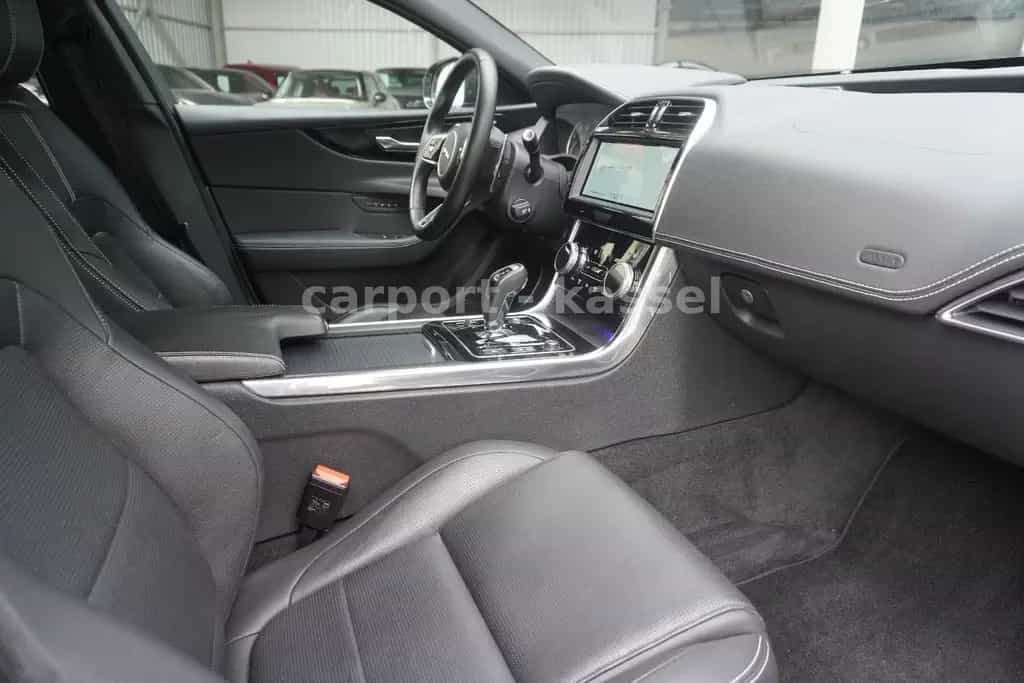 Jaguar XE R-Dynamic Black Meridian/Standhzg/LED 02/2023-photo-19