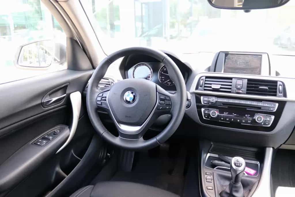 BMW 118 i Lim. 5-trg. Advantage SHZ PDC Klima LED 01/2018-photo-15