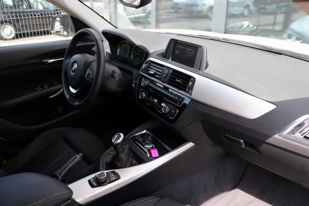 BMW 118 i Lim. 5-trg. Advantage SHZ PDC Klima LED 01/2018-photo-22