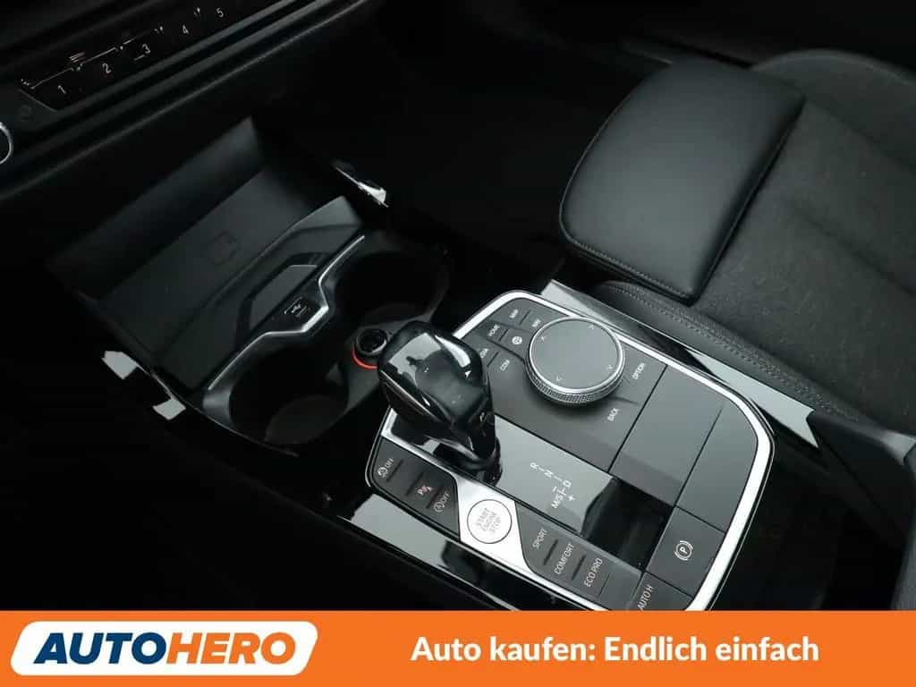 BMW 118 1er 118i Sport Line Aut.*NAVI*TEMPO*PDC*SHZ* 01/2020-photo-25