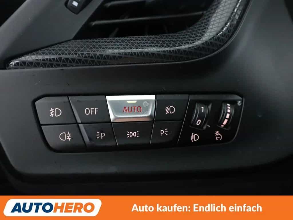 BMW 118 1er 118i Sport Line Aut.*NAVI*TEMPO*PDC*SHZ* 01/2020-photo-29