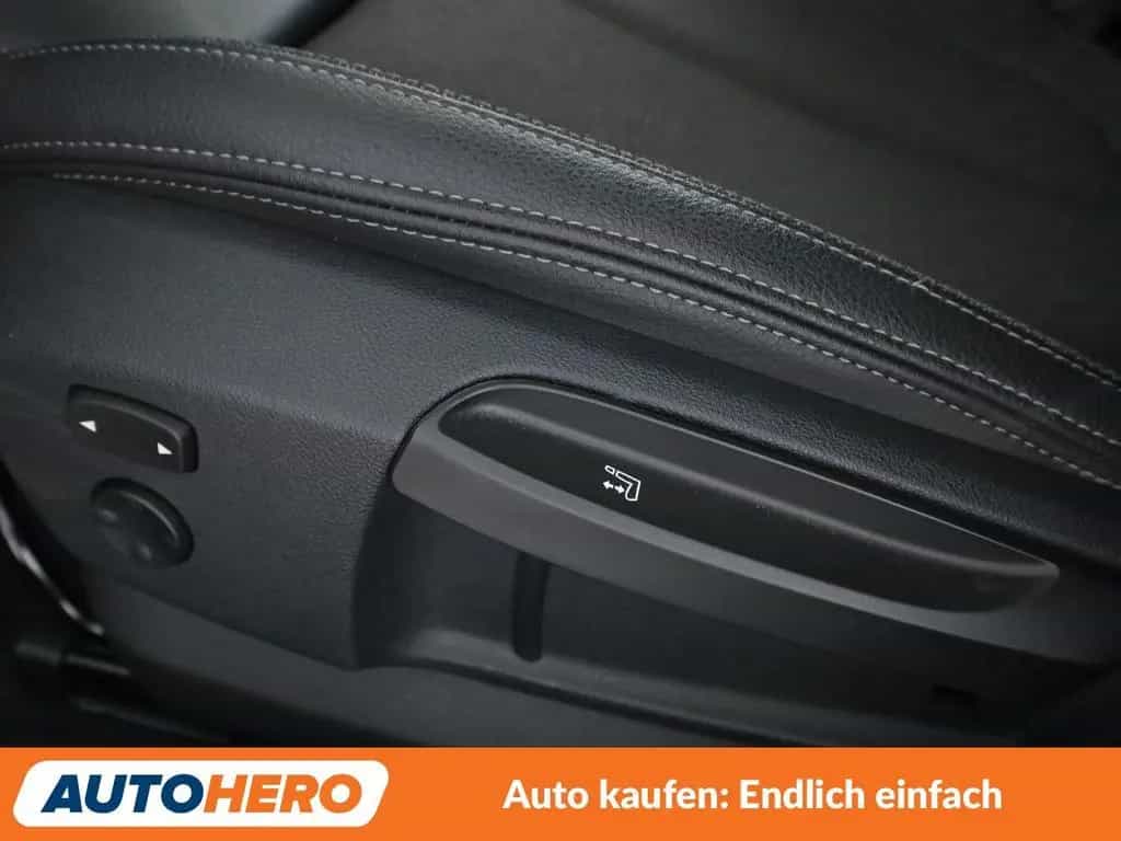 BMW 118 1er 118i Sport Line Aut.*NAVI*TEMPO*PDC*SHZ* 01/2020-photo-32