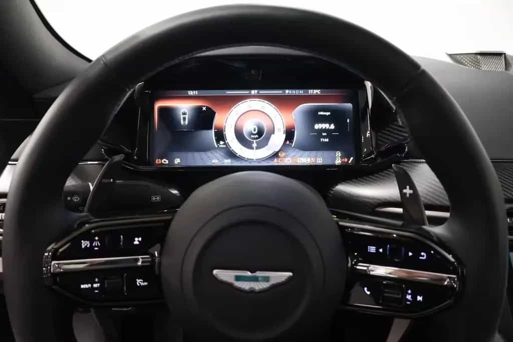Aston Martin Vanquish 04/2025-photo-12