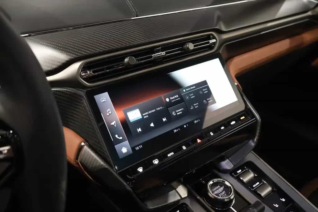 Aston Martin Vanquish 04/2025-photo-13