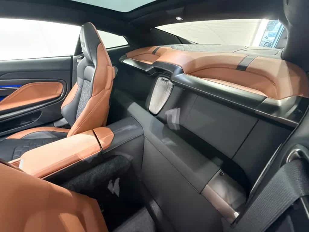 Aston Martin Vanquish 04/2025-photo-14