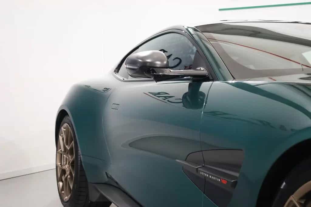 Aston Martin Vanquish 04/2025-photo-15