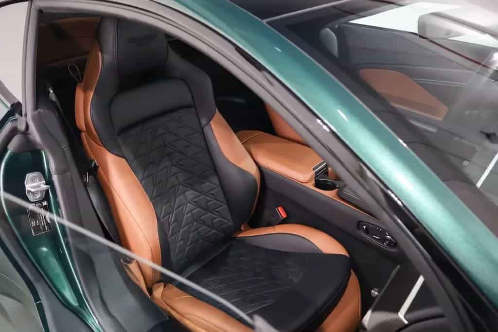 Aston Martin Vanquish 04/2025-photo-16