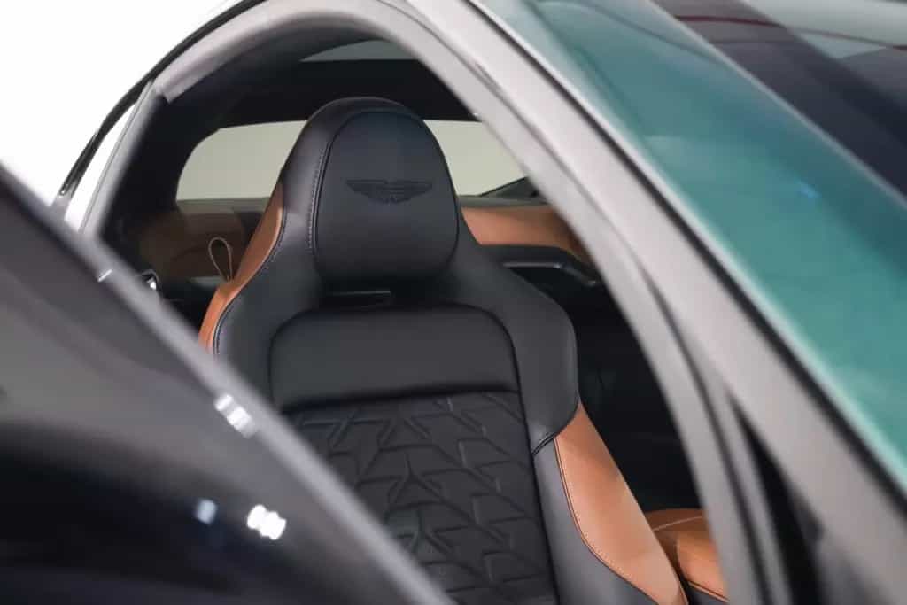 Aston Martin Vanquish 04/2025-photo-18