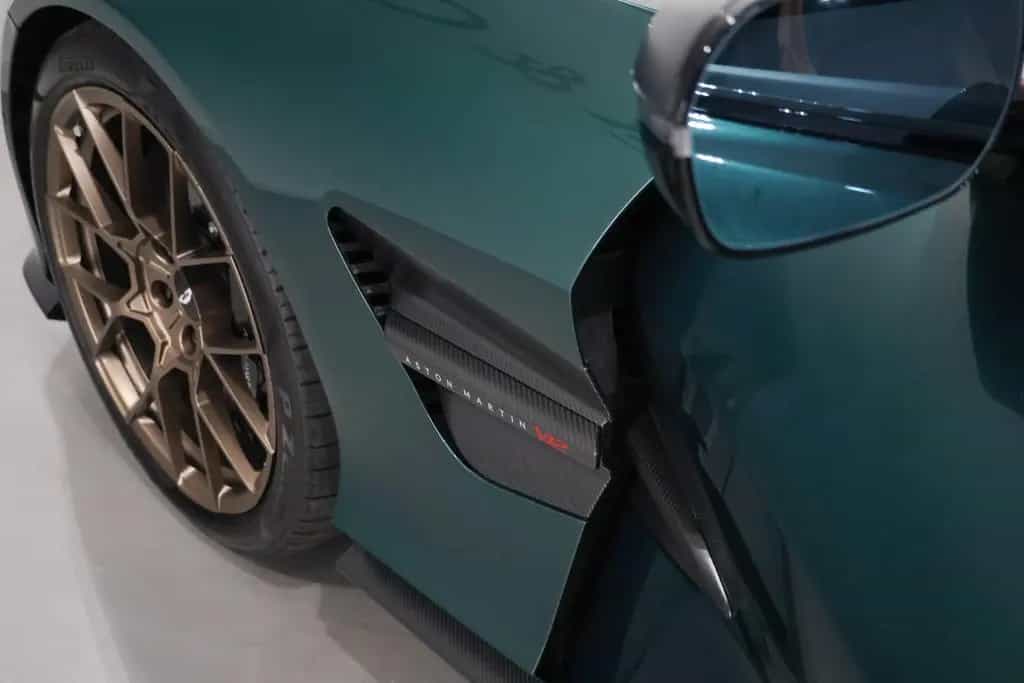 Aston Martin Vanquish 04/2025-photo-20