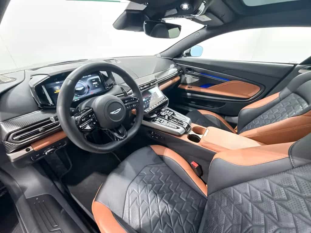 Aston Martin Vanquish 04/2025-photo-21