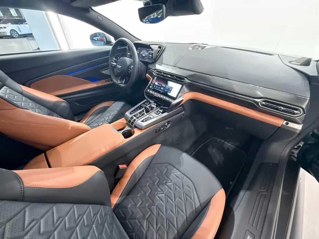 Aston Martin Vanquish 04/2025-photo-22