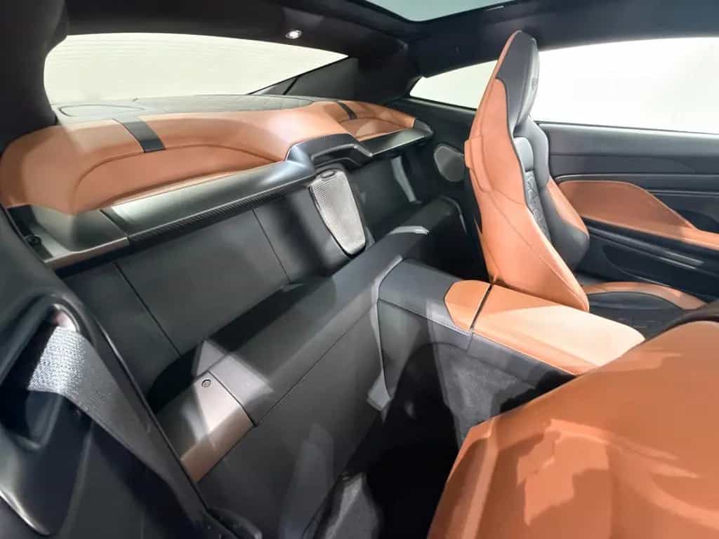 Aston Martin Vanquish 04/2025-photo-24