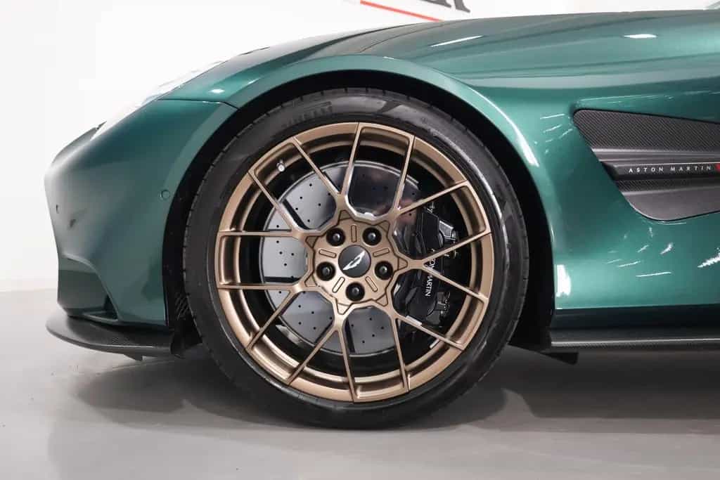 Aston Martin Vanquish 04/2025-photo-5