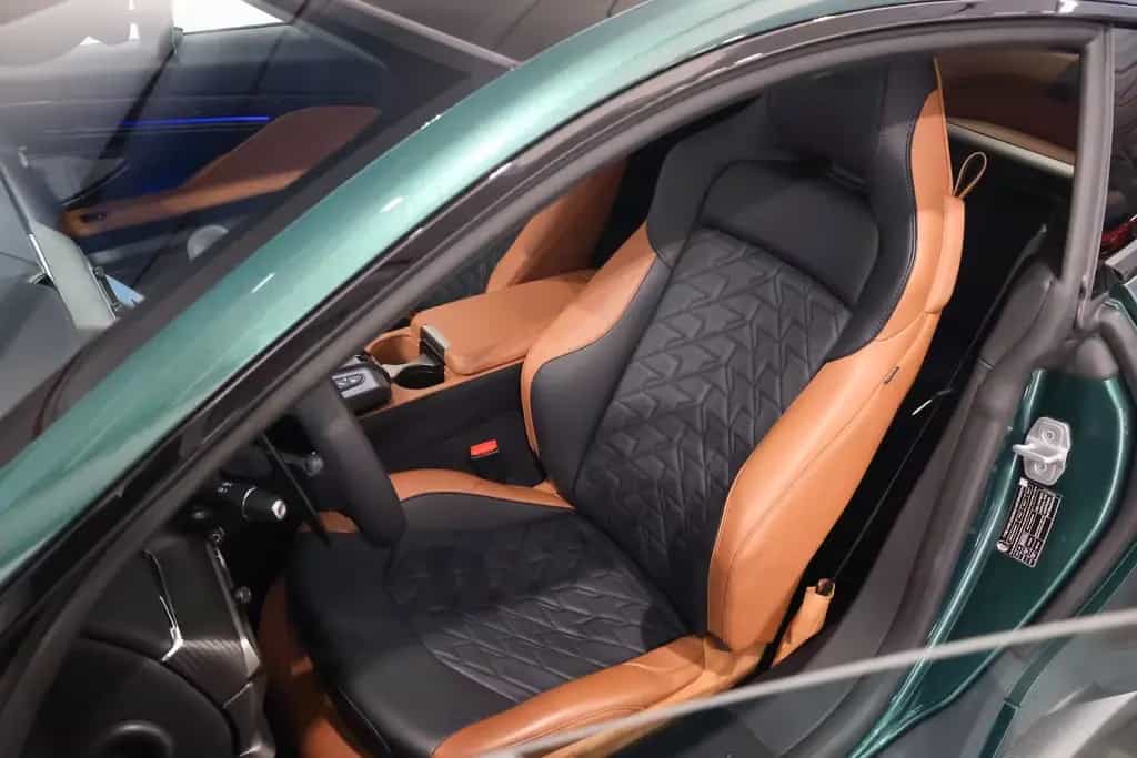 Aston Martin Vanquish 04/2025-photo-6