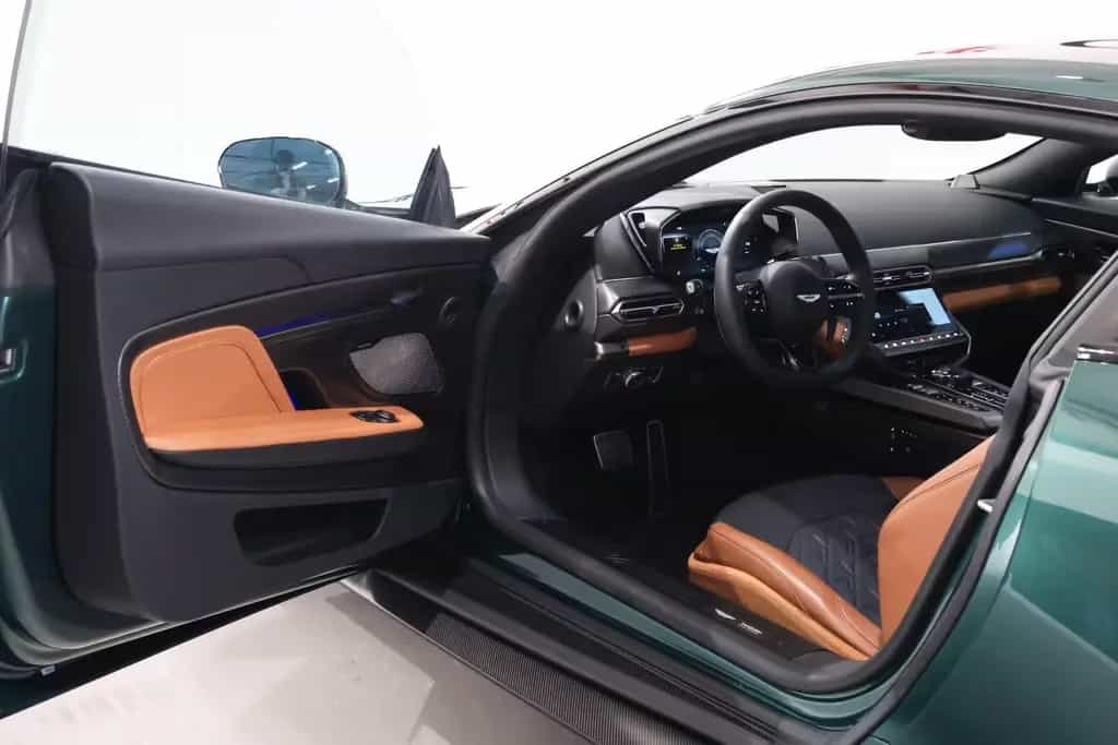 Aston Martin Vanquish 04/2025-photo-7