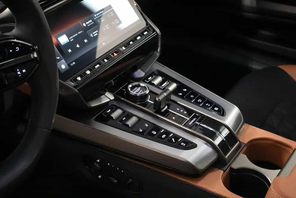 Aston Martin Vanquish 04/2025-photo-9