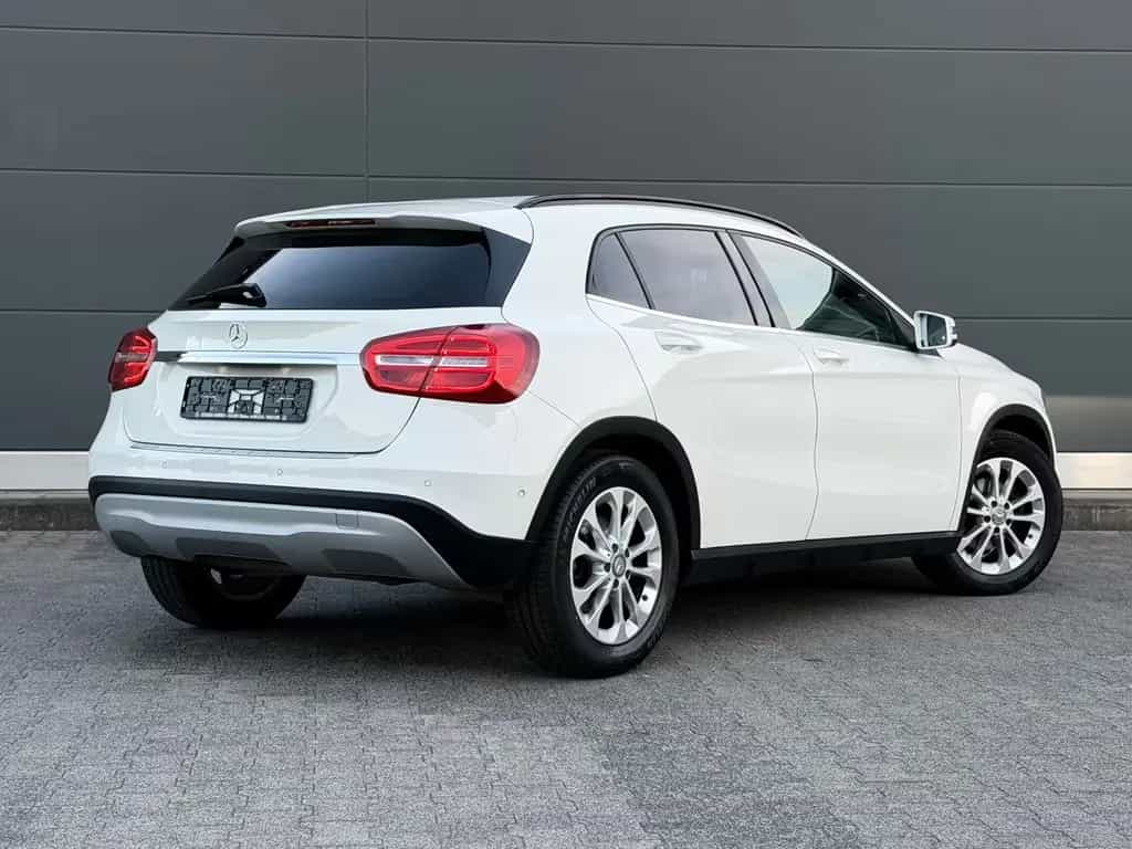 Mercedes-Benz GLA 180 Style *Bi-Xenon* Rkam Navi 2.Hand TopZus 12/2015-photo-1