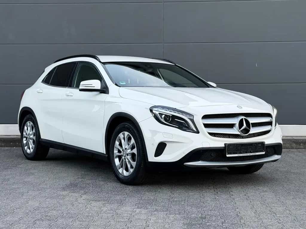 Mercedes-Benz GLA 180 Style *Bi-Xenon* Rkam Navi 2.Hand TopZus 12/2015-photo-17