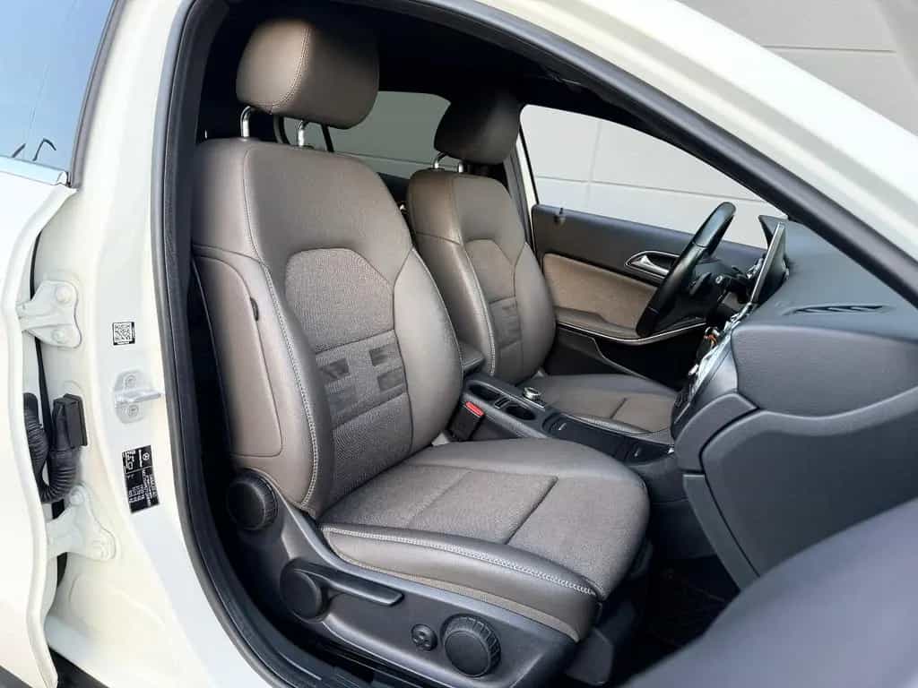 Mercedes-Benz GLA 180 Style *Bi-Xenon* Rkam Navi 2.Hand TopZus 12/2015-photo-19