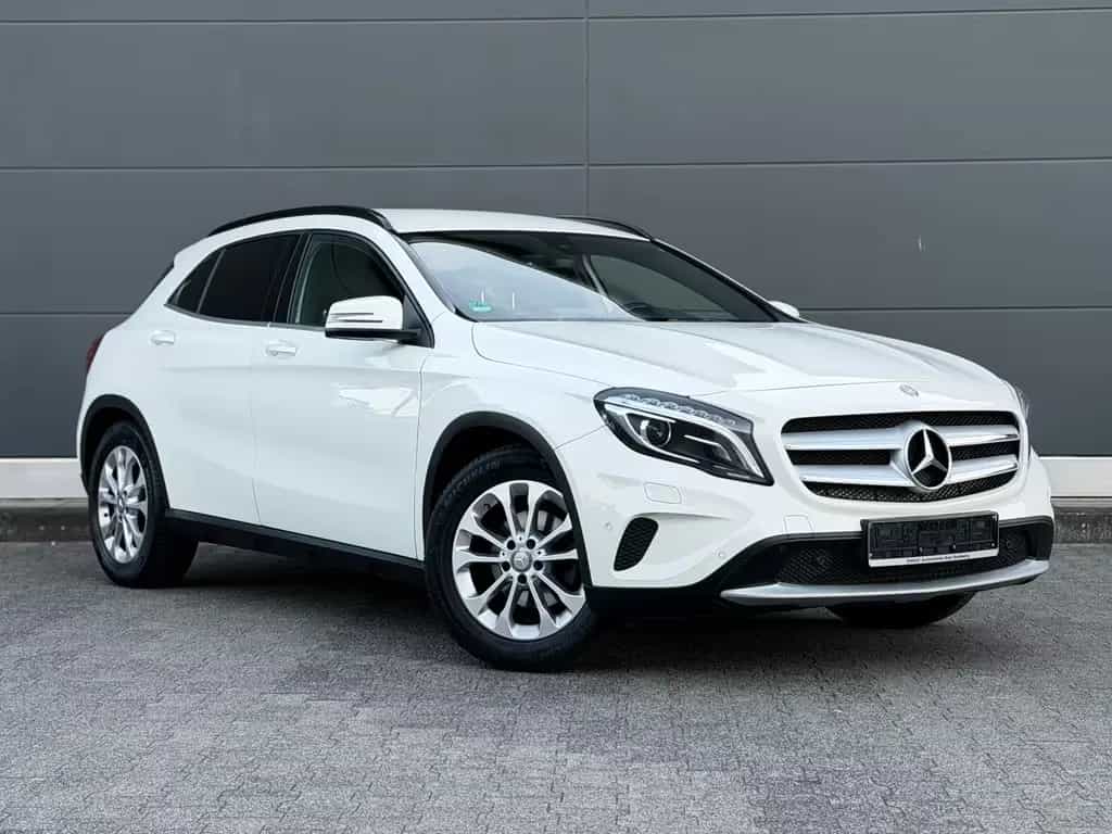 Mercedes-Benz GLA 180 Style *Bi-Xenon* Rkam Navi 2.Hand TopZus 12/2015-photo-2