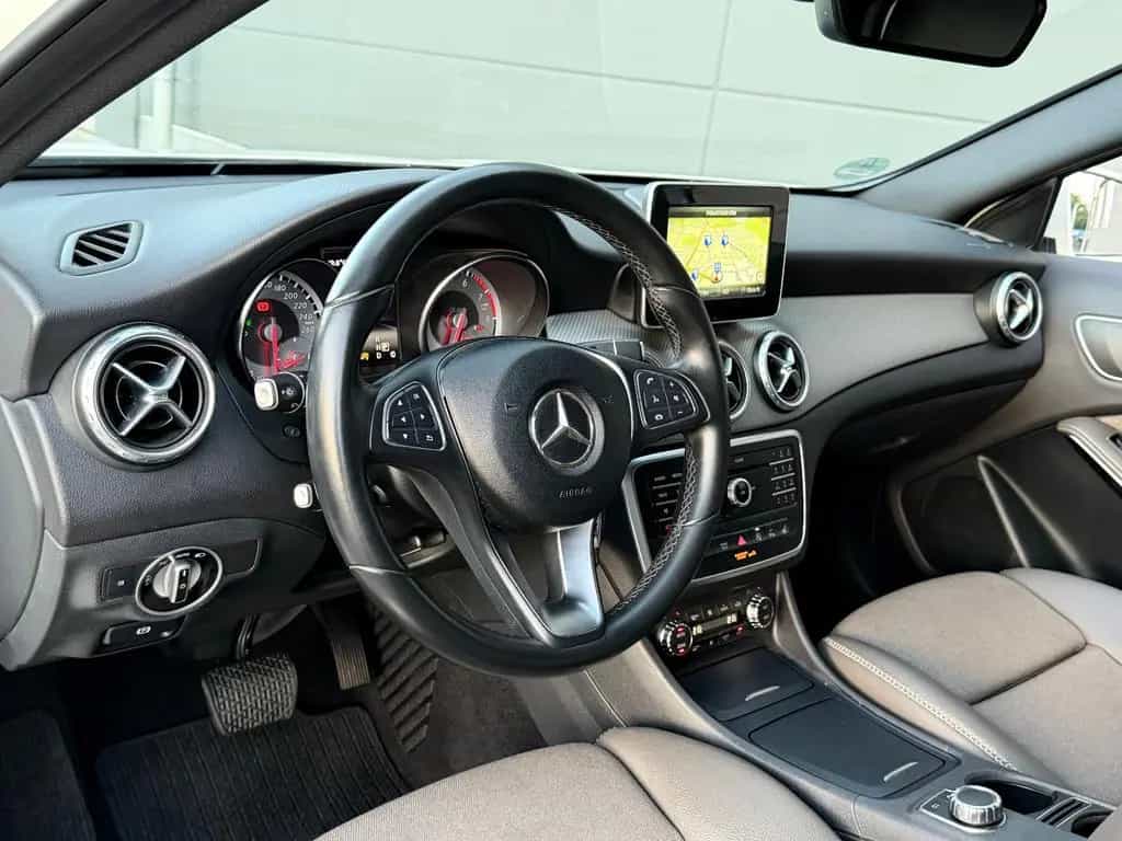 Mercedes-Benz GLA 180 Style *Bi-Xenon* Rkam Navi 2.Hand TopZus 12/2015-photo-28