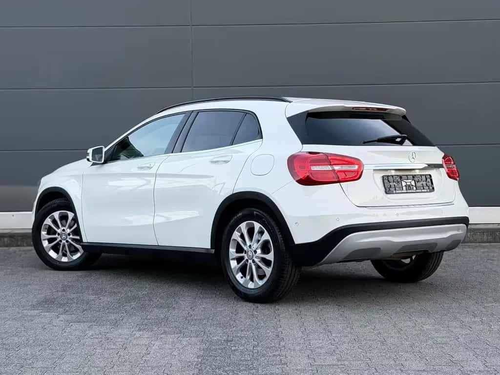 Mercedes-Benz GLA 180 Style *Bi-Xenon* Rkam Navi 2.Hand TopZus 12/2015-photo-3