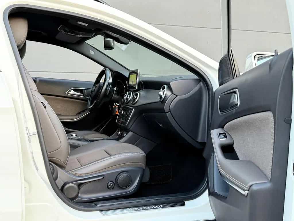 Mercedes-Benz GLA 180 Style *Bi-Xenon* Rkam Navi 2.Hand TopZus 12/2015-photo-31