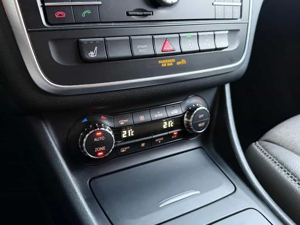 Mercedes-Benz GLA 180 Style *Bi-Xenon* Rkam Navi 2.Hand TopZus 12/2015-photo-37