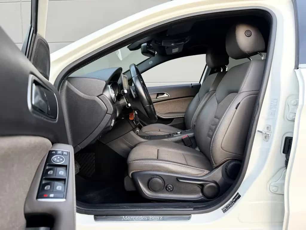 Mercedes-Benz GLA 180 Style *Bi-Xenon* Rkam Navi 2.Hand TopZus 12/2015-photo-4
