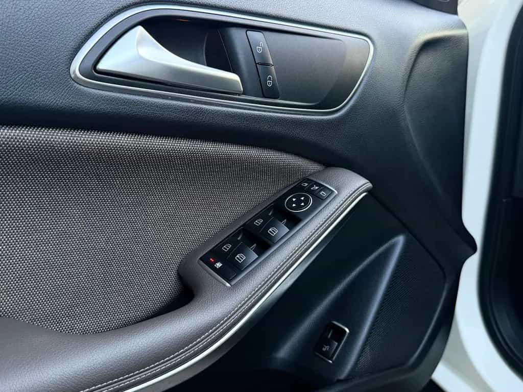 Mercedes-Benz GLA 180 Style *Bi-Xenon* Rkam Navi 2.Hand TopZus 12/2015-photo-42