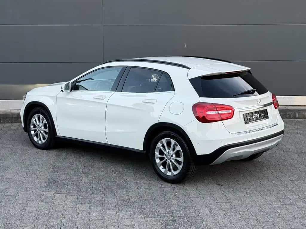 Mercedes-Benz GLA 180 Style *Bi-Xenon* Rkam Navi 2.Hand TopZus 12/2015-photo-44