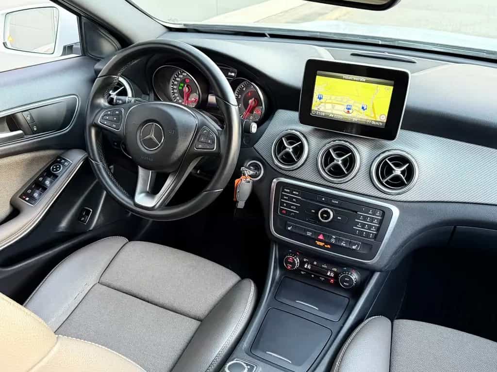Mercedes-Benz GLA 180 Style *Bi-Xenon* Rkam Navi 2.Hand TopZus 12/2015-photo-5
