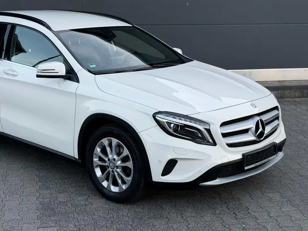 Mercedes-Benz GLA 180 Style *Bi-Xenon* Rkam Navi 2.Hand TopZus 12/2015-photo-9
