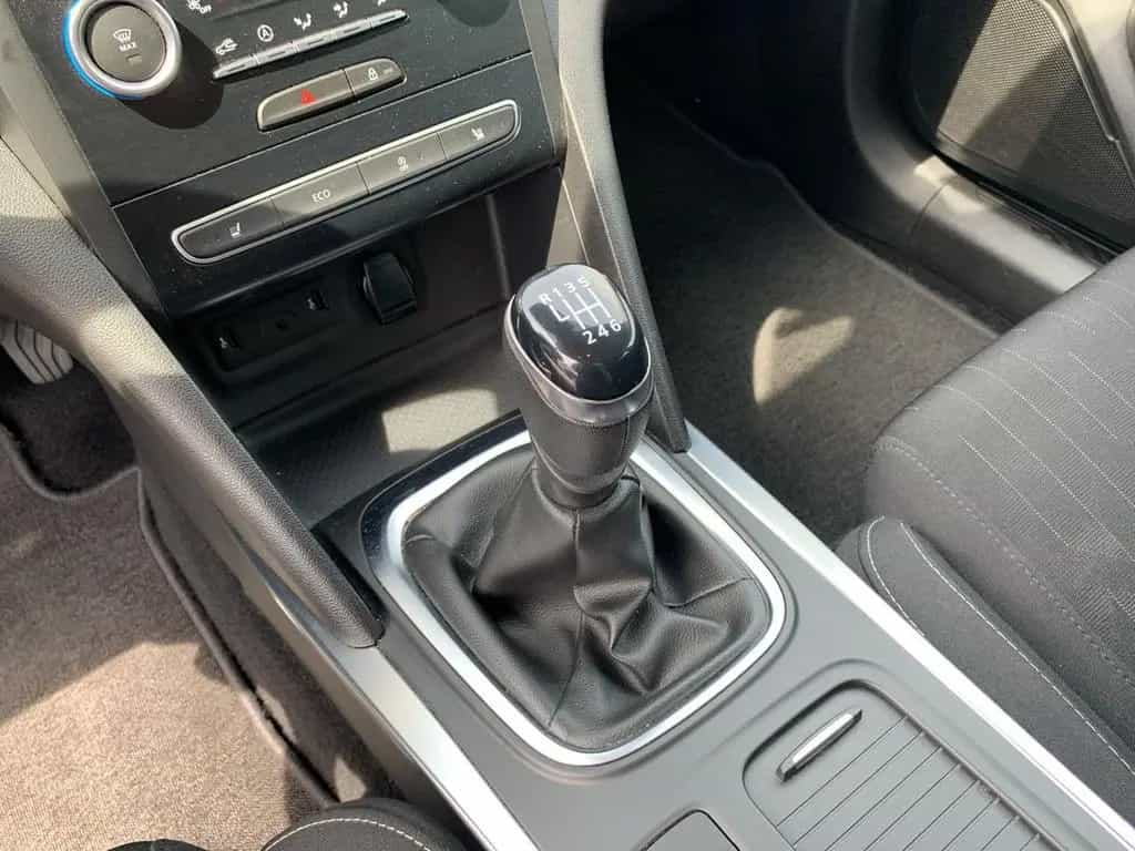 Renault Megane GRANDTOUR LIMITED DELUXE TCE 140 GPF RFK 07/2019-photo-18