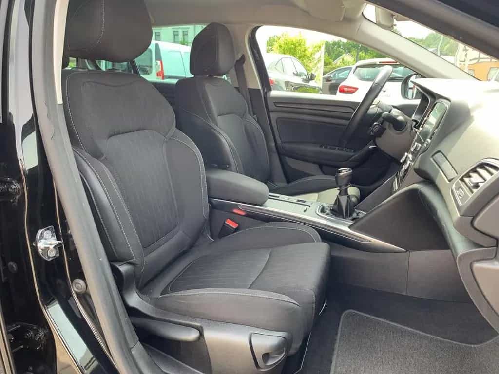Renault Megane GRANDTOUR LIMITED DELUXE TCE 140 GPF RFK 07/2019-photo-24