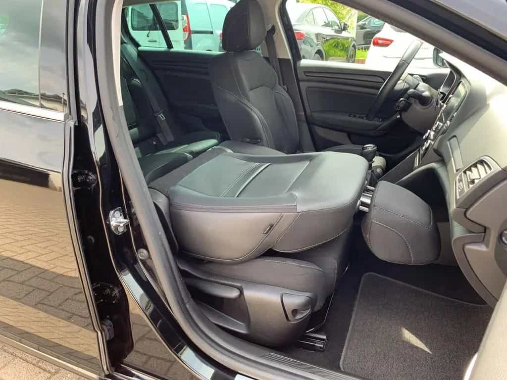 Renault Megane GRANDTOUR LIMITED DELUXE TCE 140 GPF RFK 07/2019-photo-29