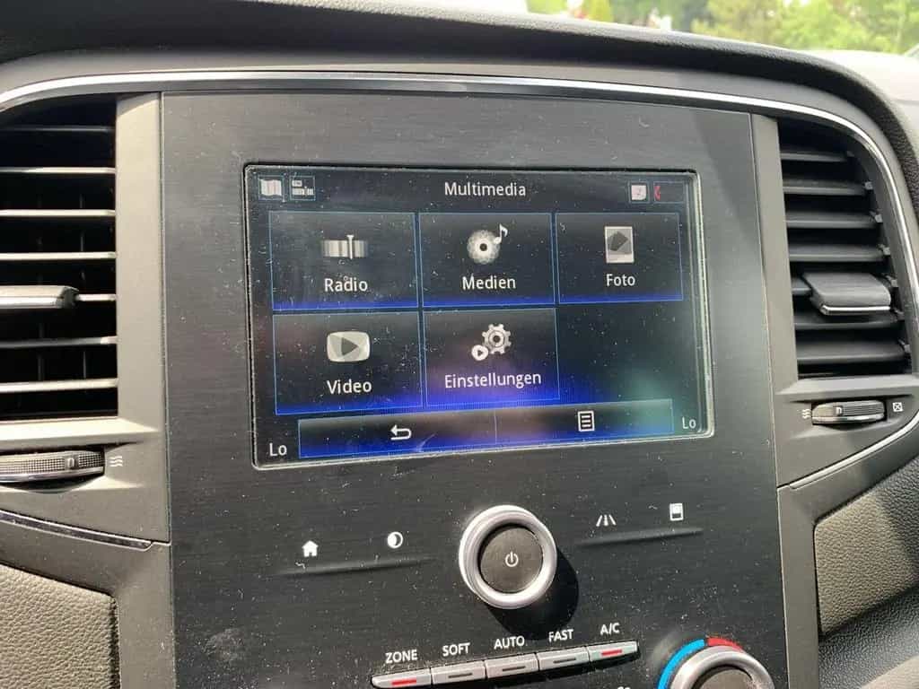 Renault Megane GRANDTOUR LIMITED DELUXE TCE 140 GPF RFK 07/2019-photo-31